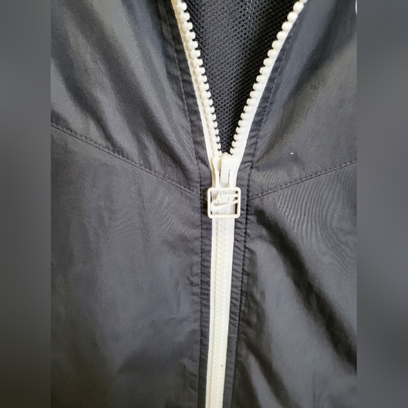 Nike The Wind Runner Black and White Jacket Size M Big Boys - Picture 4 of 13